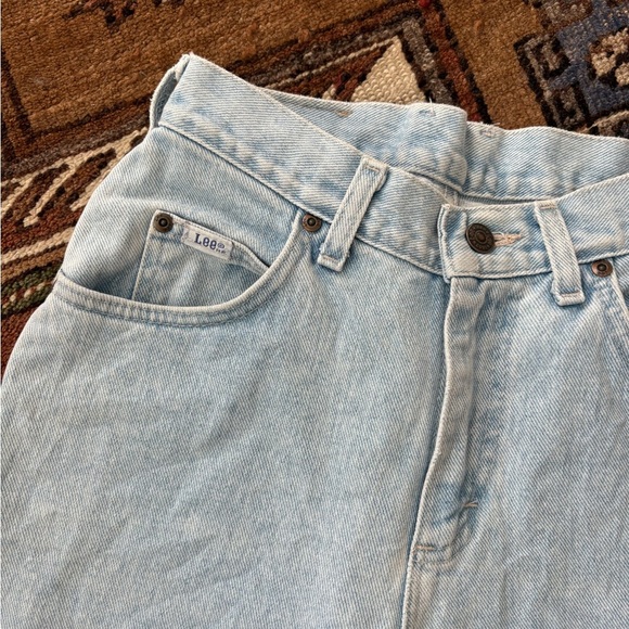 Vintage Lee's Women's Light Blue Straight Leg Jeans - Size 4 (25) - Picture 2 of 5